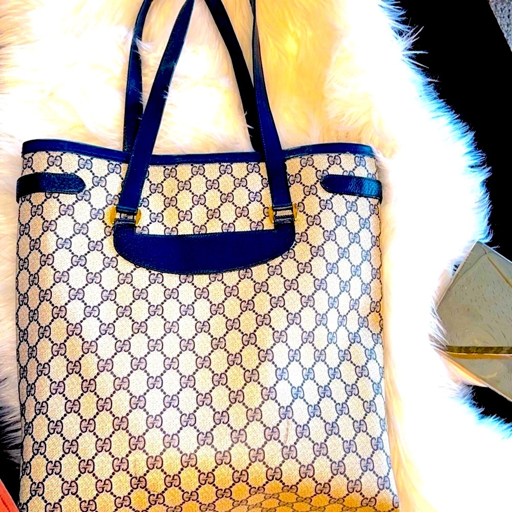 ❌SOLD❌GUCCI⚡️⚡️GG Supreme Coated Navy Tote - Picture 3 of 17